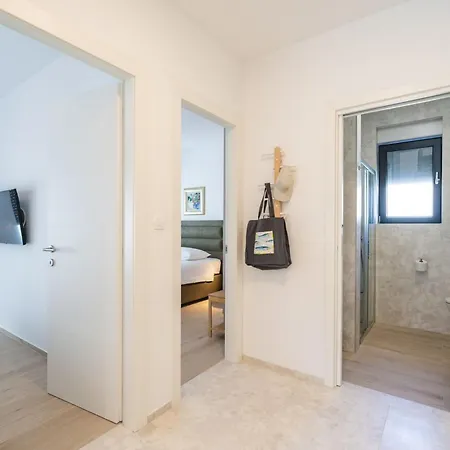 Irena Apartman *